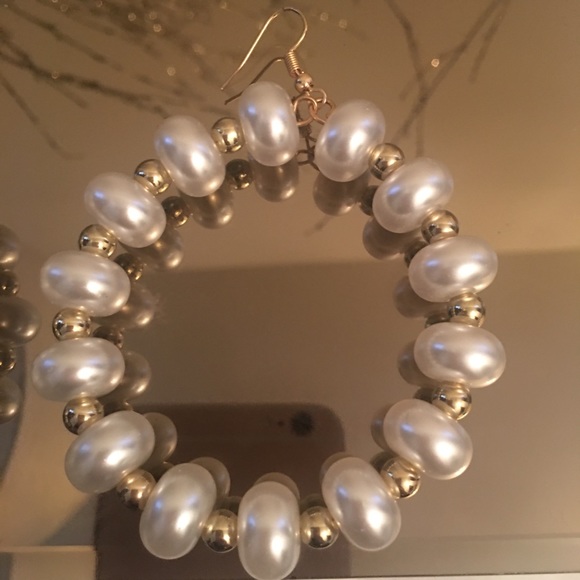 Gold Pearl Hoop Earrings✨✨ - Picture 2 of 3